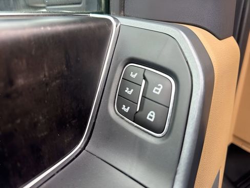 Used 2023 Ford F250 Lariat w/ Chrome Package image 11