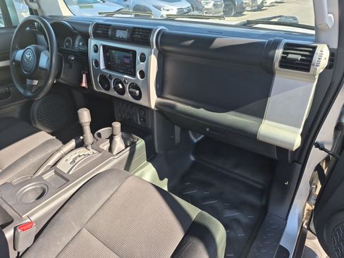 Used 2008 Toyota FJ Cruiser 4WD image 28