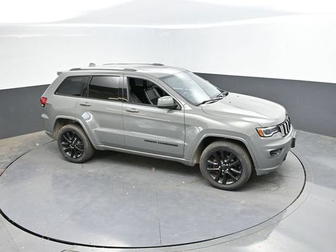 Used 2020 Jeep Grand Cherokee Altitude AWD/4WD image 39