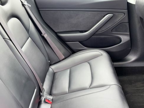 Used 2018 Tesla Model 3 Long Range image 11