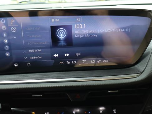 Used 2025 Buick Envision Preferred AWD/4WD image 31