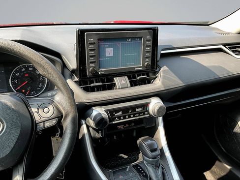 Used 2022 Toyota RAV4 LE FWD image 8