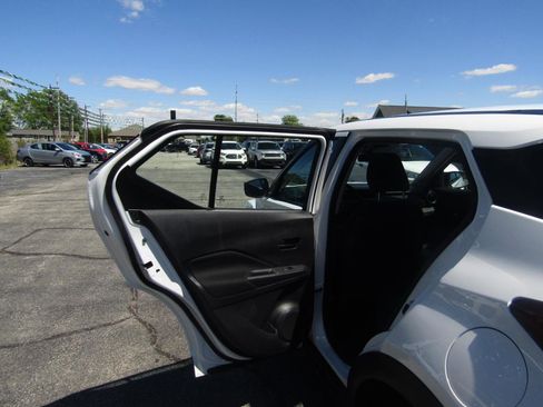 Used 2024 Nissan Kicks S FWD image 18