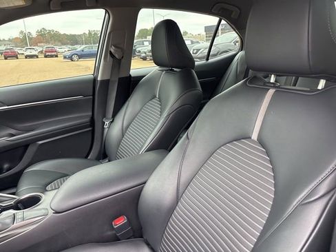 Used 2023 Toyota Camry SE image 9