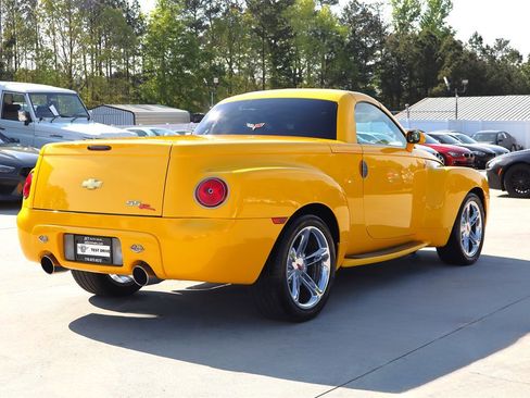 Used 2003 Chevrolet SSR w/ Preferred Equipment Group image 14