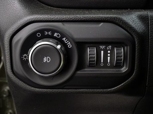 Used 2022 Jeep Wrangler Unlimited Sahara AWD/4WD image 24