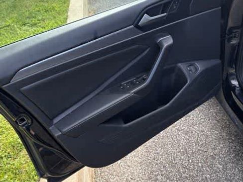 Used 2024 Volkswagen Jetta SE FWD image 15