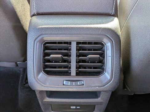 Used 2024 Volkswagen Taos SE image 16