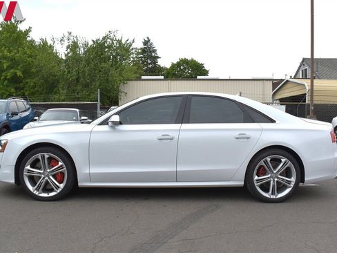 Used 2013 Audi S8 image 9