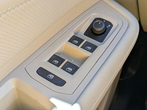 New 2026 Volkswagen Atlas SE image 24