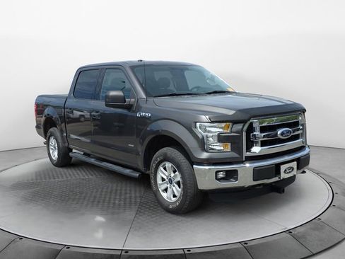 Used 2015 Ford F150 XLT w/ Trailer Tow Package image 7