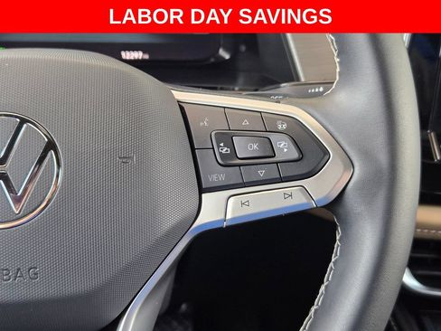 Used 2024 Volkswagen Atlas Cross Sport SE FWD image 21