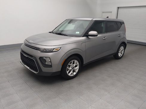 Used 2022 Kia Soul LX w/ Technology Package FWD image 2