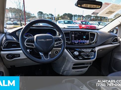 Used 2024 Chrysler Pacifica Touring-L FWD image 31