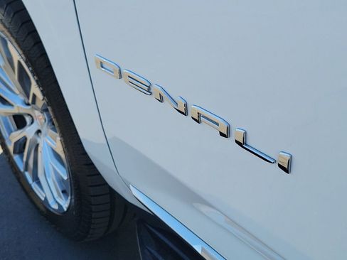 Used 2024 GMC Yukon Denali image 33