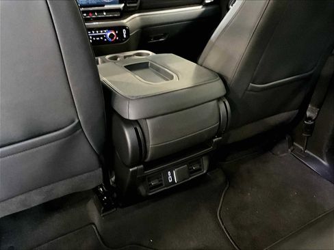 Used 2024 GMC Sierra 1500 SLT image 27