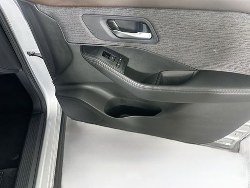 Used 2023 Nissan Rogue SV image 30