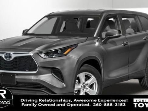 Used 2024 Toyota Highlander LE image 9