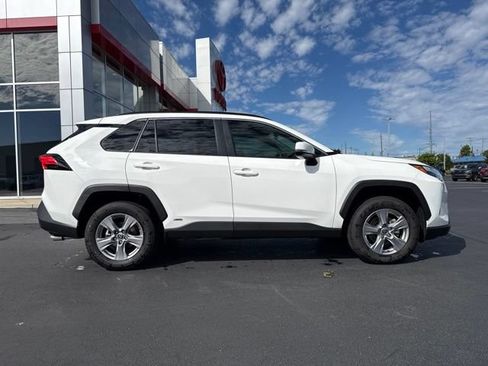 Used 2025 Toyota RAV4 XLE AWD/4WD image 8