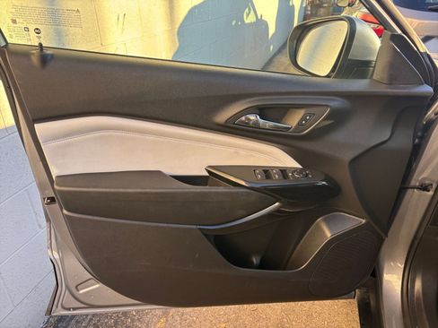 Used 2025 Chevrolet Trax LT image 20