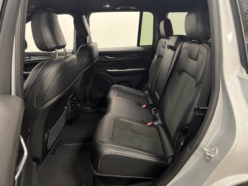New 2025 Jeep Grand Cherokee Altitude RWD image 12
