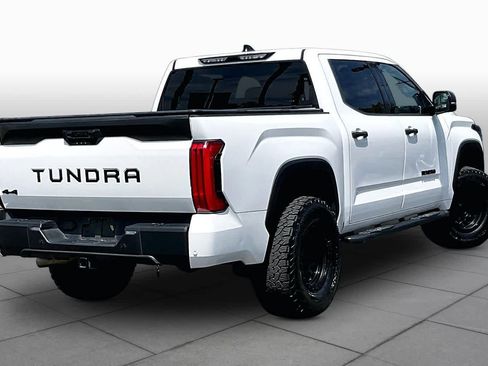Used 2022 Toyota Tundra SR5 w/ SR5 Convenience Package AWD/4WD image 12
