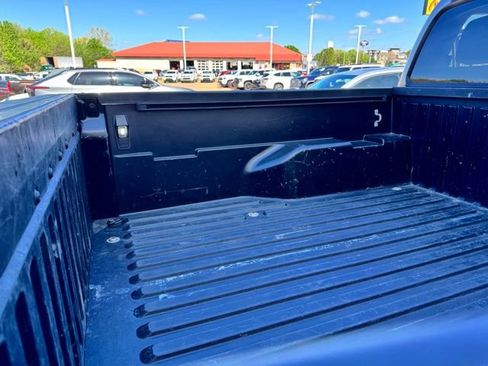 Used 2022 Toyota Tacoma SR w/ SR Convenience Package image 15