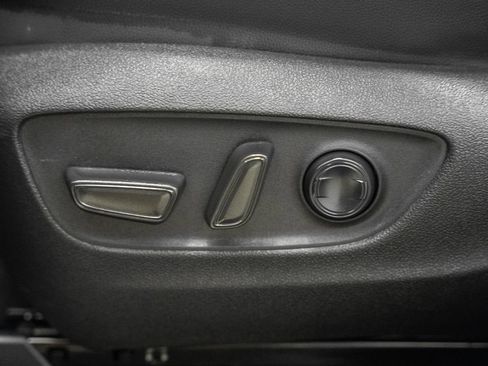 Used 2025 Toyota Highlander XLE AWD/4WD image 37