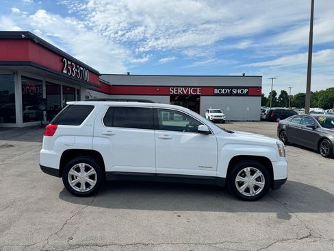 Used 2017 GMC Terrain SLE w/ Convenience Package AWD/4WD image 2