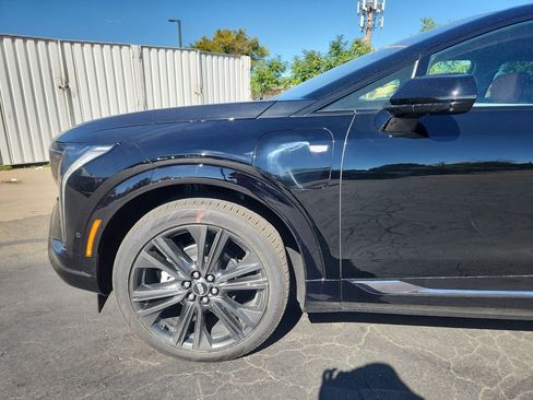 New 2025 Cadillac Optiq Sport 2 AWD/4WD image 6