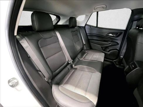 Used 2025 Chevrolet Trax LT w/ Driver Confidence Package FWD image 29