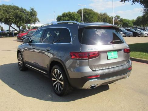 Used 2022 Mercedes-Benz GLB 250 w/ Premium Package Lite image 10