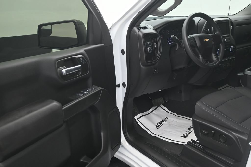 Used 2024 Chevrolet Silverado 1500 Custom w/ Turbomax Blackout Package RWD image 10