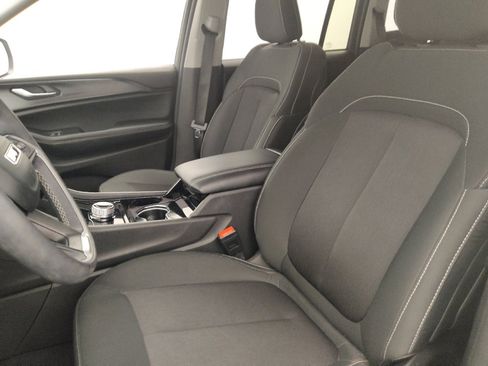 Used 2023 Jeep Grand Cherokee Laredo w/ Luxury Tech Group I RWD image 17