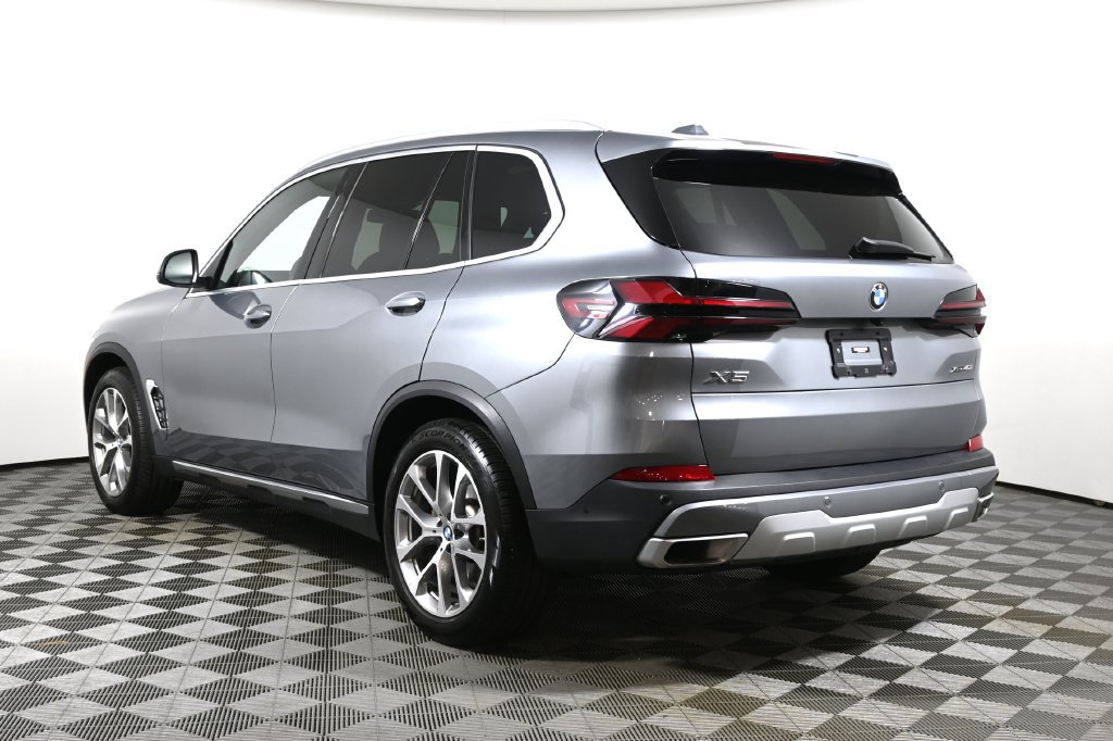 Certified 2024 BMW X5 xDrive40i w/ Premium Package AWD/4WD image 5