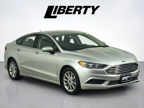 Certified 2017 Ford Fusion SE w/ Fusion SE Technology Package FWD image 1