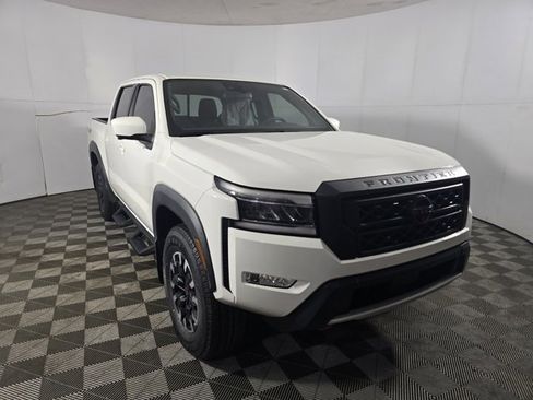 Used 2022 Nissan Frontier PRO-4X image 3