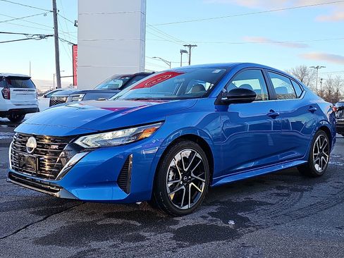 Used 2025 Nissan Sentra SR w/ SR Premium Package image 3