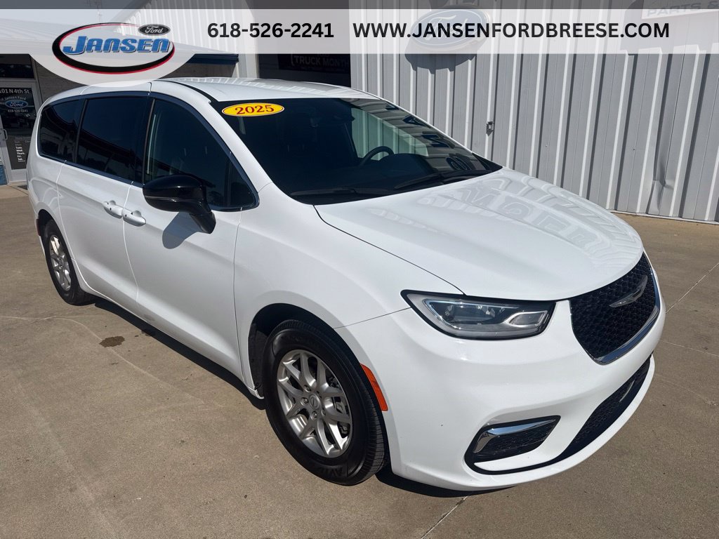 Used 2025 Chrysler Pacifica Select FWD image 1