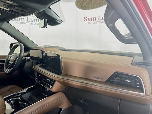 Used 2025 Chevrolet Suburban High Country image 34