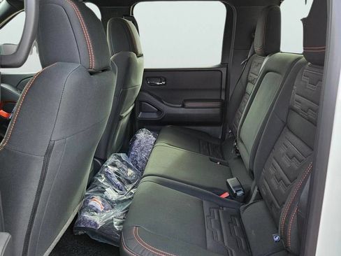Used 2025 Nissan Frontier PRO-4X AWD/4WD image 15