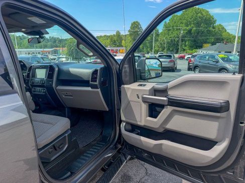 Used 2019 Ford F150 XLT w/ Equipment Group 302A Luxury AWD/4WD image 18