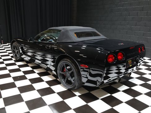Used 2001 Chevrolet Corvette Convertible w/ Preferred Equipment Group2 RWD image 8