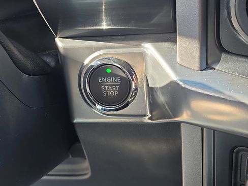 Used 2022 Ford F150 Lariat w/ Tow Technology Package image 29