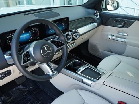 Certified 2025 Mercedes-Benz GLB 250 image 2
