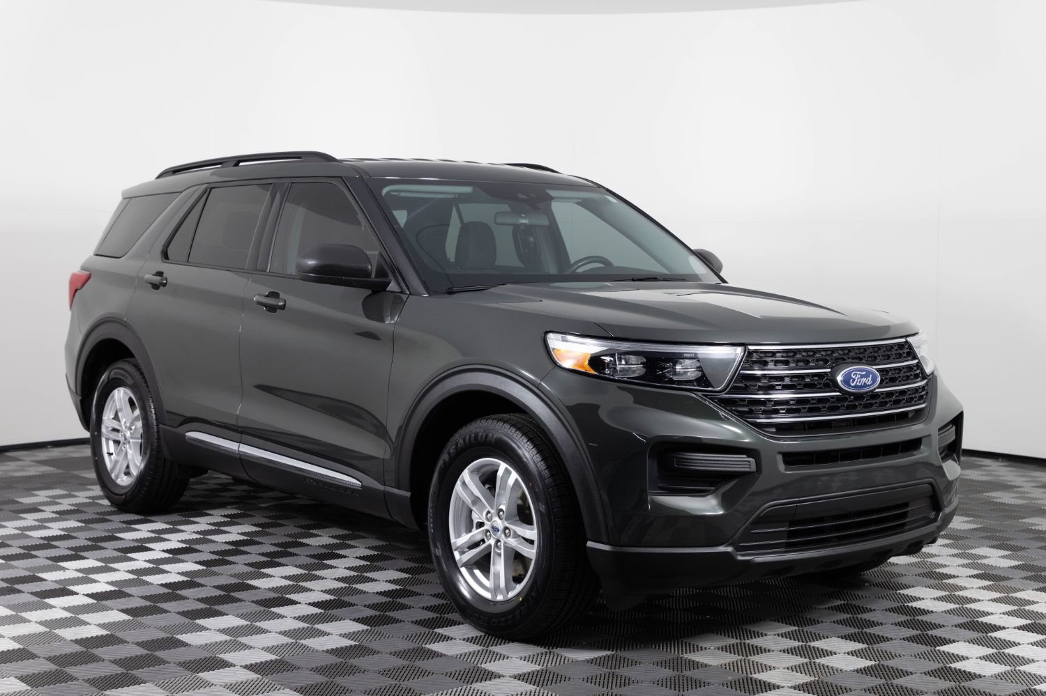 Used 2023 Ford Explorer XLT AWD/4WD image 10