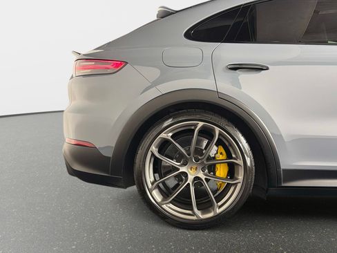 Used 2023 Porsche Cayenne Turbo GT AWD/4WD image 17