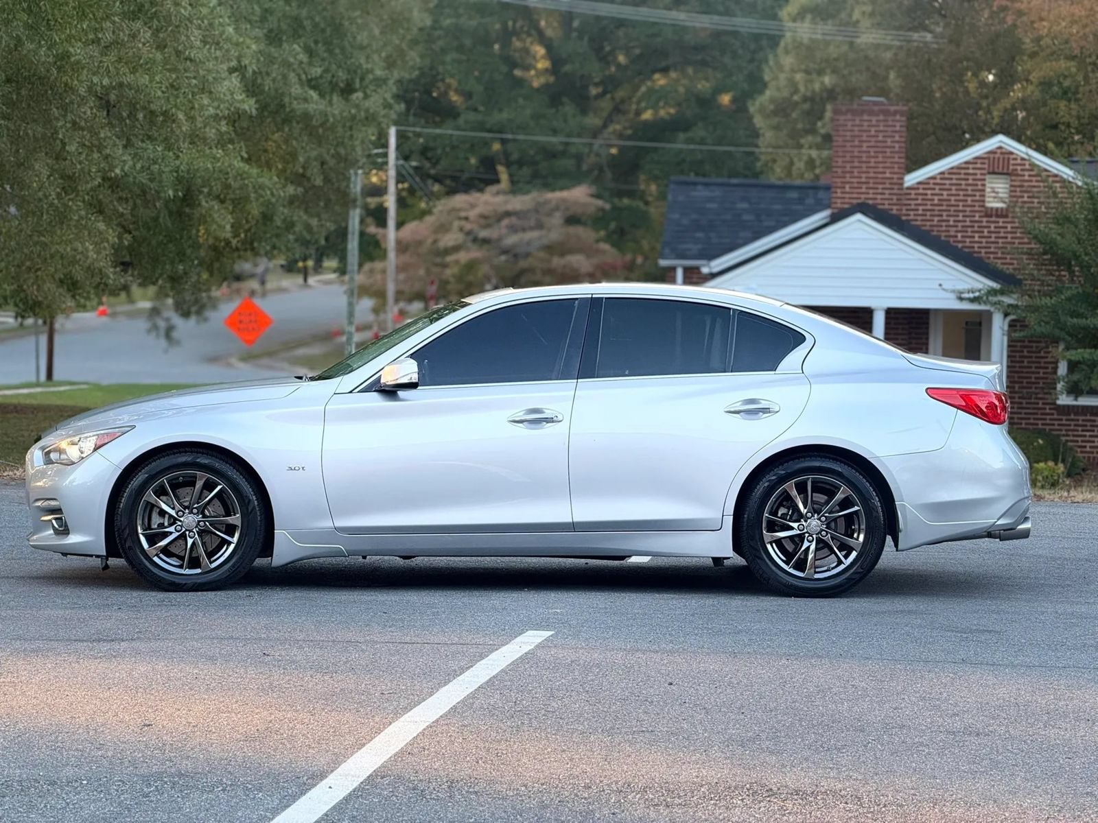 Used 2017 INFINITI Q50 Signature Edition RWD image 5