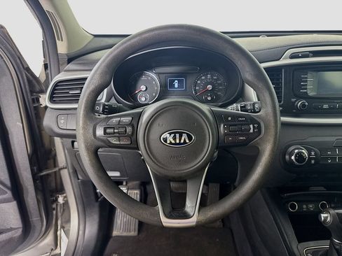 Used 2017 Kia Sorento FWD image 11