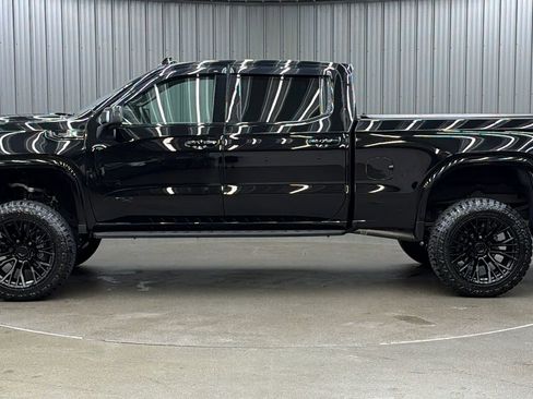 Used 2025 GMC Sierra 1500 AT4 w/ AT4 Premium Package AWD/4WD image 2